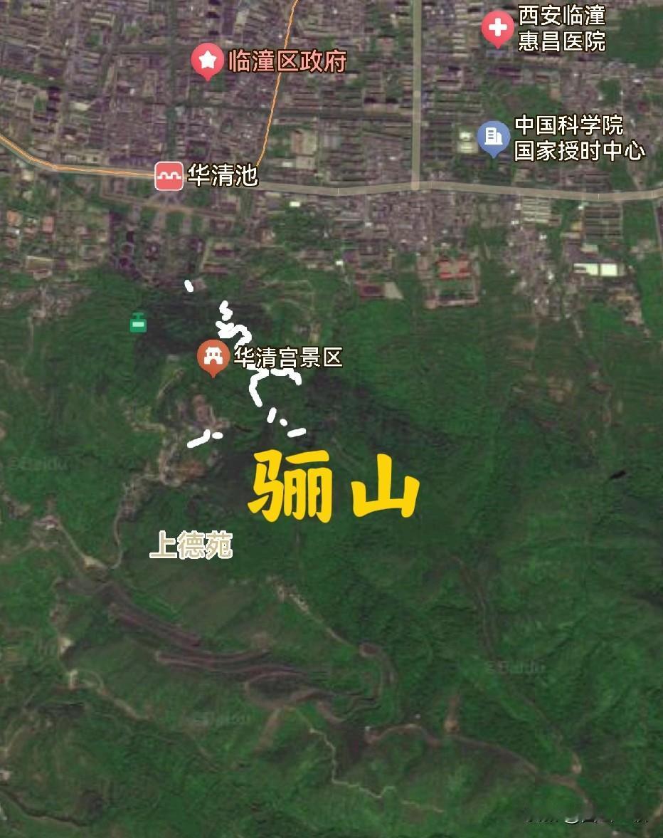 骊山，不高的一座山，是周幽王为了褒姒烽火戏诸侯的地方，也是唐玄宗陪着杨贵妃泡温泉