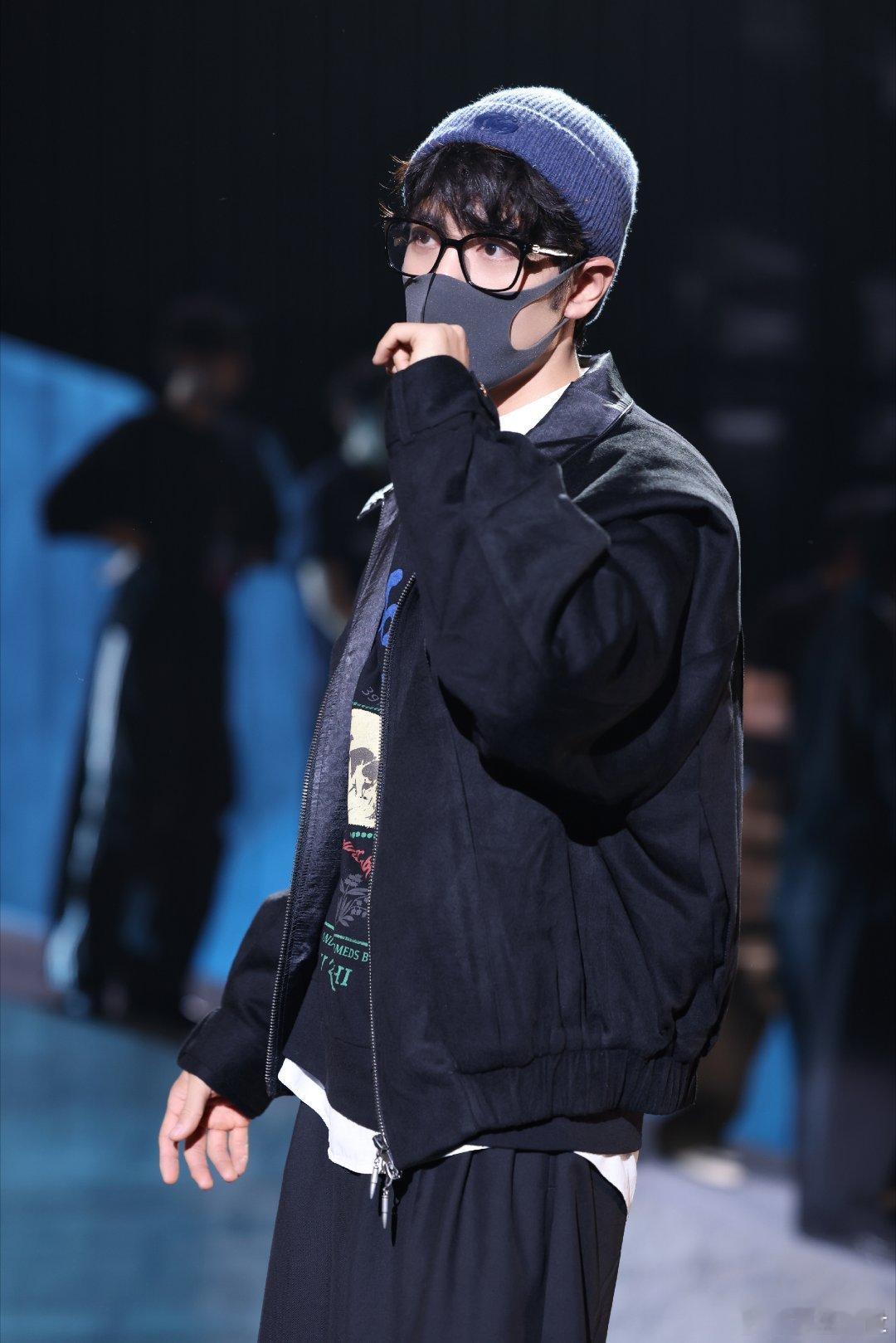 我们巨星肖战要来炸街了