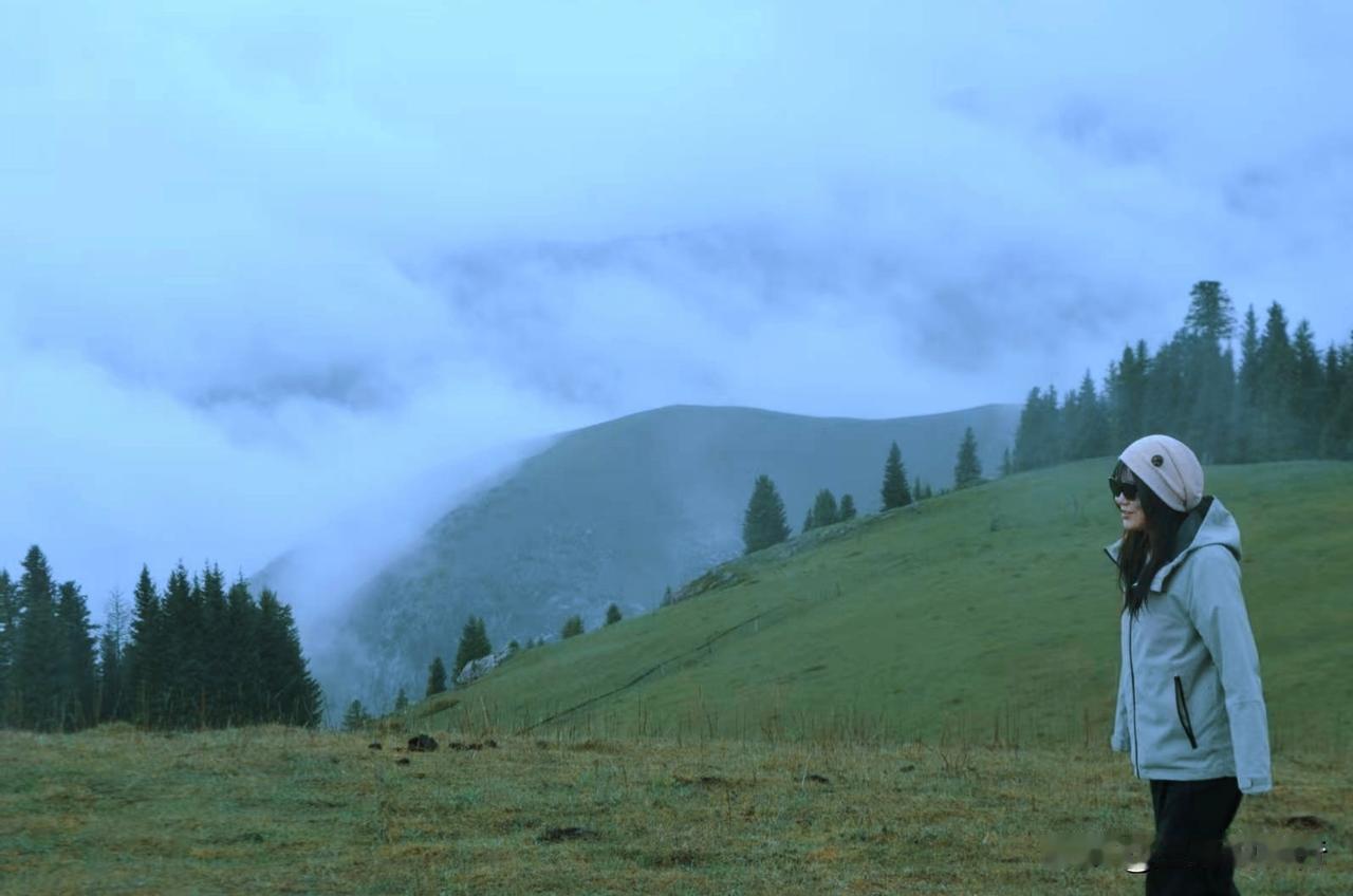 🌿雨雾阿克塔斯｜把呼吸还给草原漫步在特克斯阿克塔斯的雨雾里，