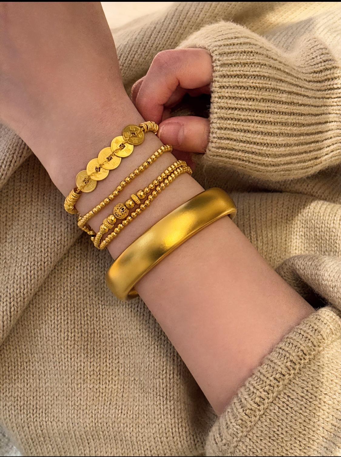 一夜之间，金价就彻底失控了！11月4号陪未来表嫂挑三金，98克的镯子要10万