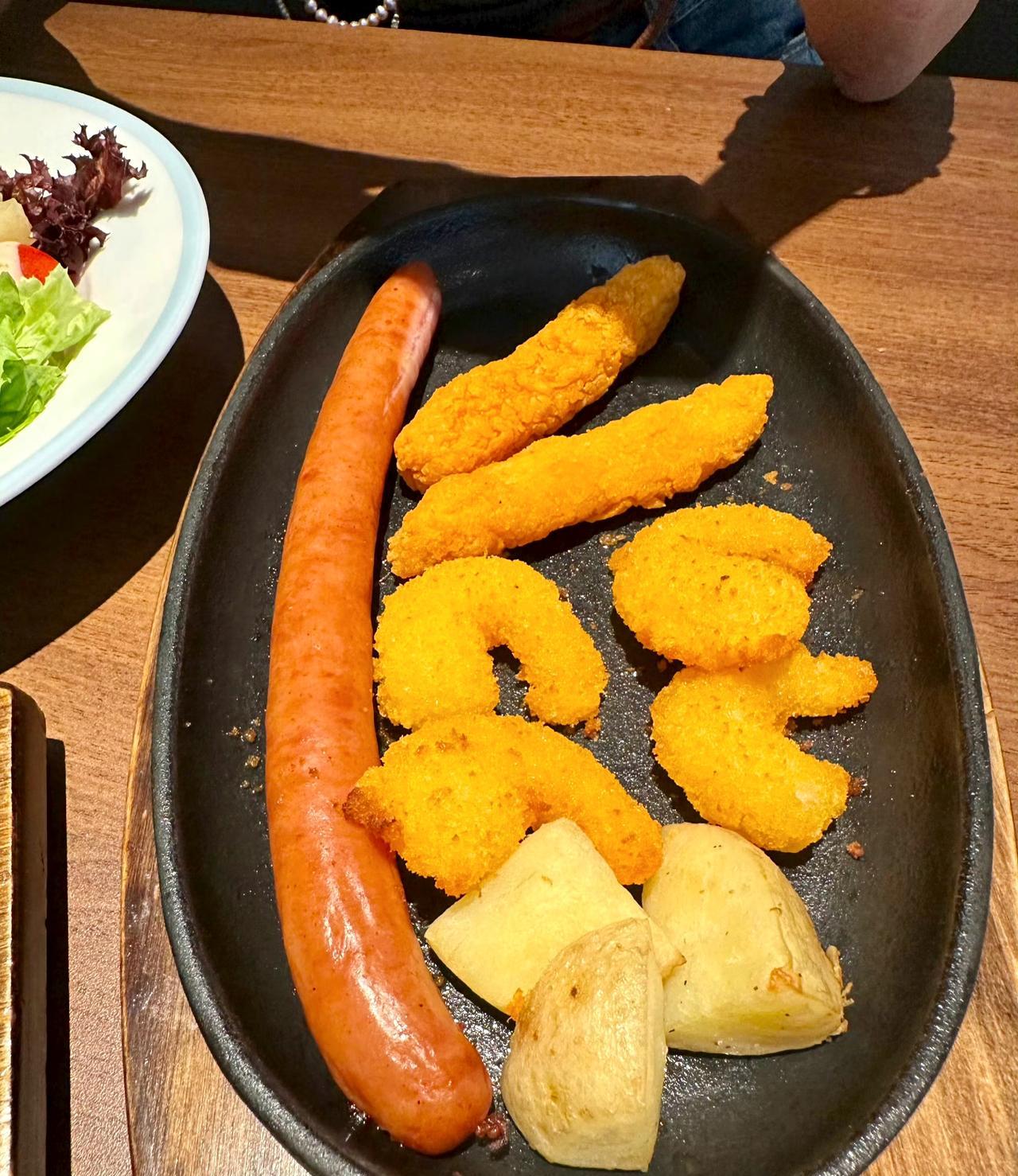 萨莉亚为什么这么火，我刚才去吃了一下，确实便宜，味道和别的西餐也差不多。他的灯光