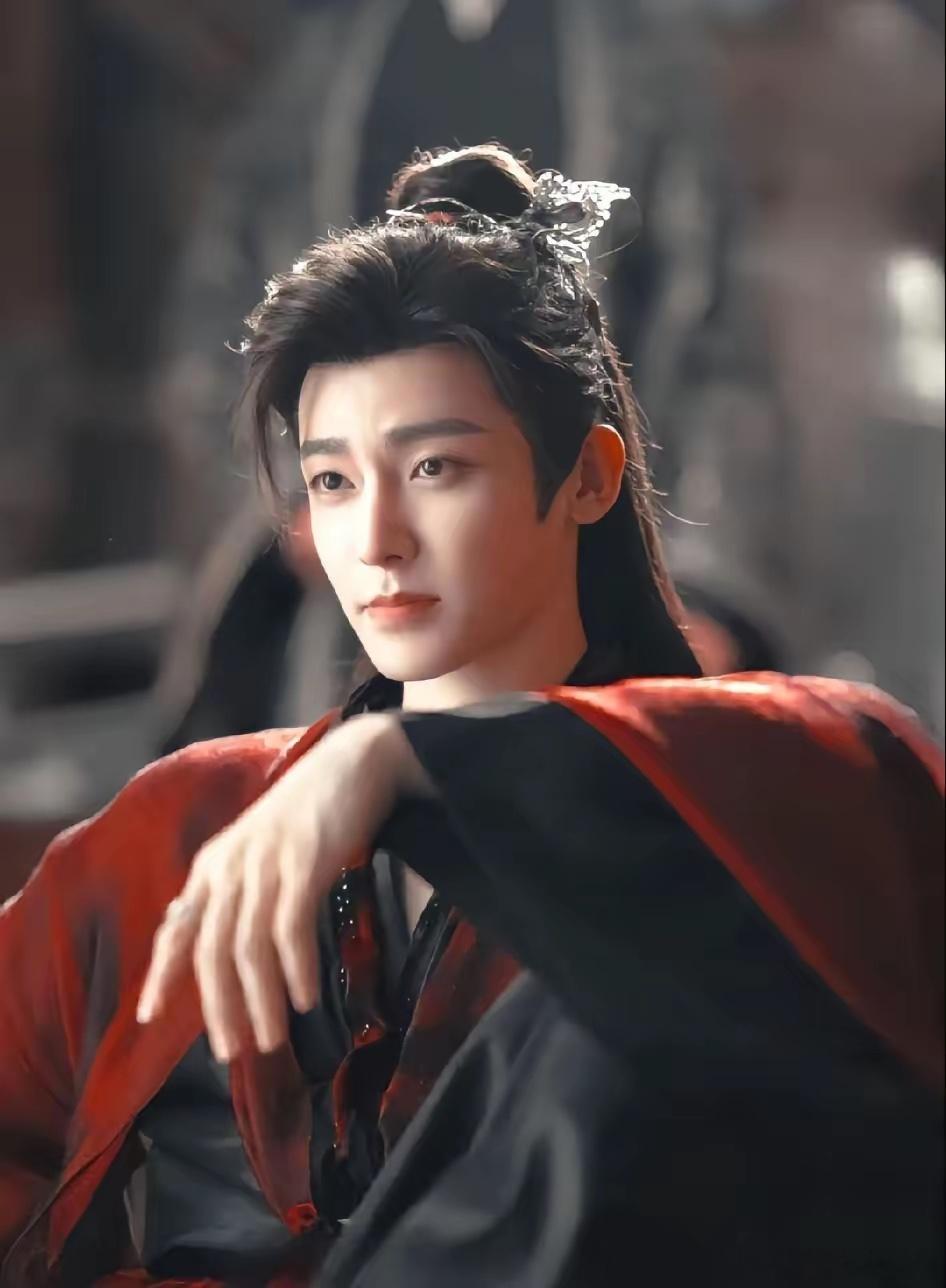 都别吵了，侯明昊压箱底的牌，不是《少年白马》，而是这部S+仙侠。郭虎，这个名字就