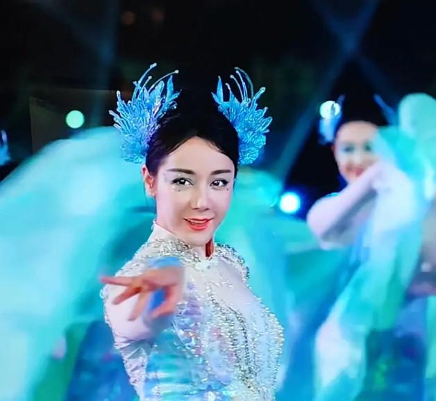 马年的春晚，真的是无聊到家了感觉就别个节目算不错，比如王一博郭富城的舞蹈，