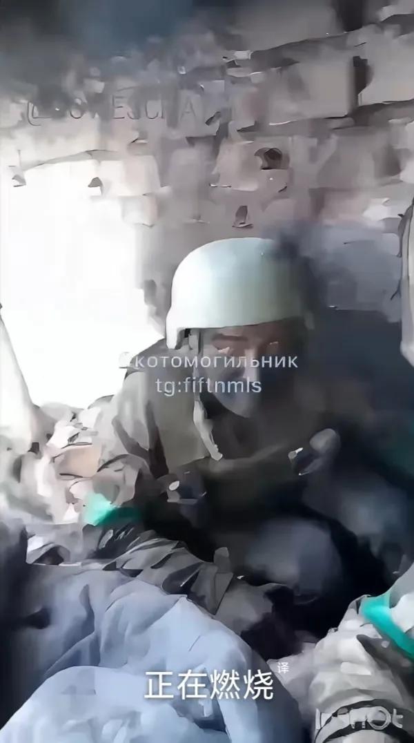 这两名乌军士兵在顿河康斯坦丁诺夫卡一处被炸的防御阵地录视频，属于遗言性质的视频了