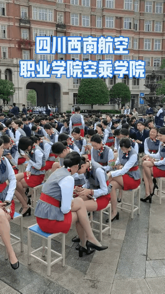 不得不说，这样的学校，男生肯定不会缺女朋友，不接受反驳！