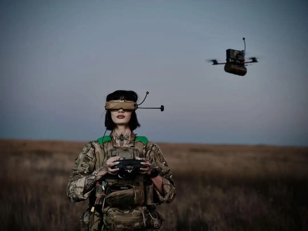 美女天生就是来打仗的材料。一旦有了用武之地，就会如虎添翼，纵横沙场…如花木兰