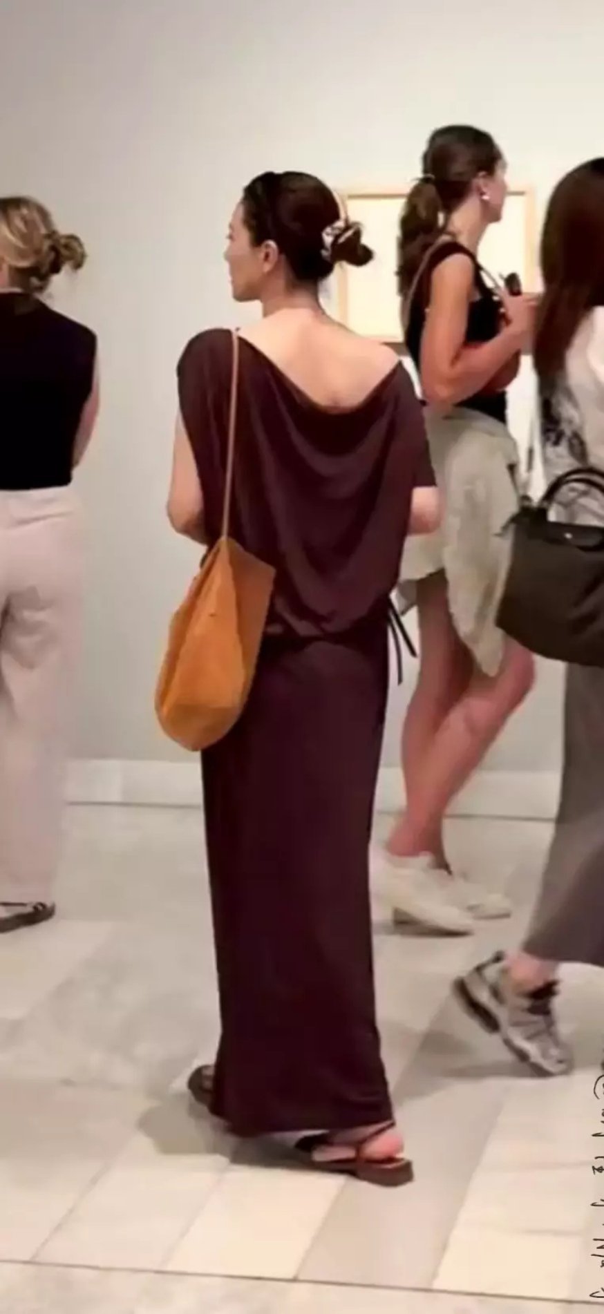 高圆圆这体态，太优越啦哇​​​