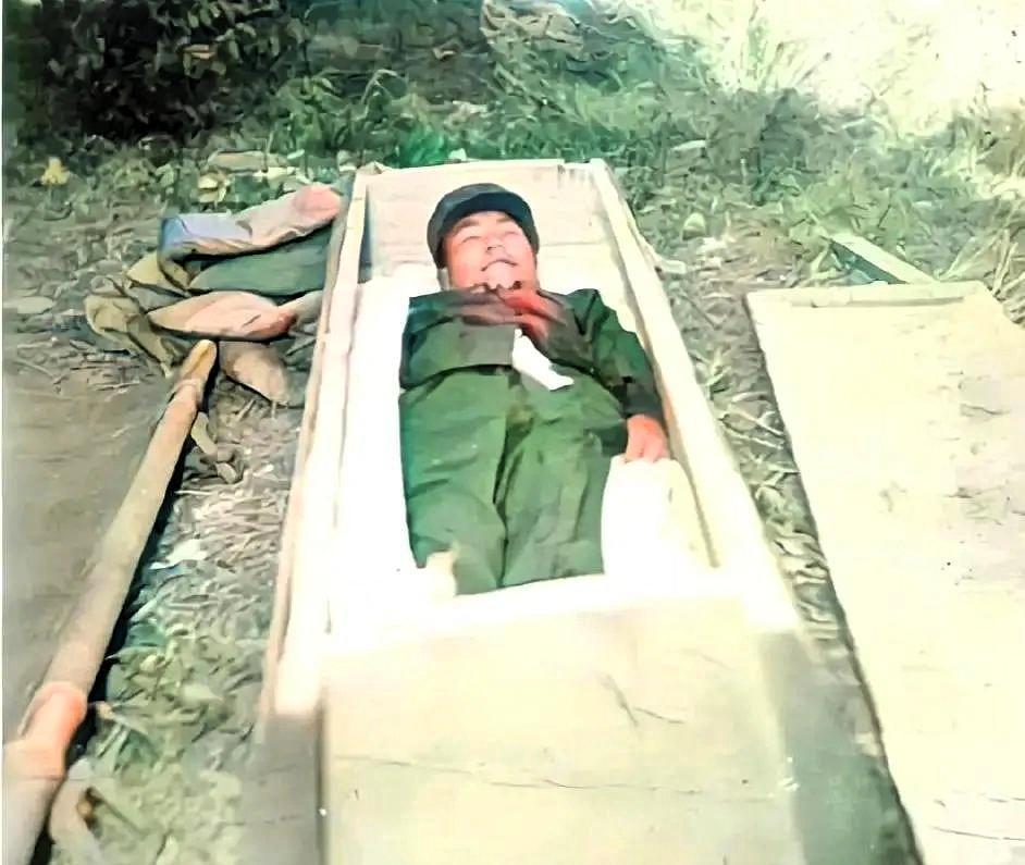 这是李光华烈士的照片，摄于1979年对越自卫反击战。攻打230高地时，他奋勇冲锋