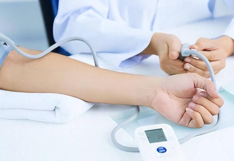 天气回暖，医生叮脑梗患者：宁可看电视，也别轻易做这5件事天气一回暖，很多脑血