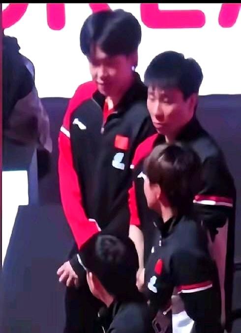 头哥跟大迪随口那句“莎莎腰痛”，真的听得我心里咯噔一下，瞬间破防！这哪里