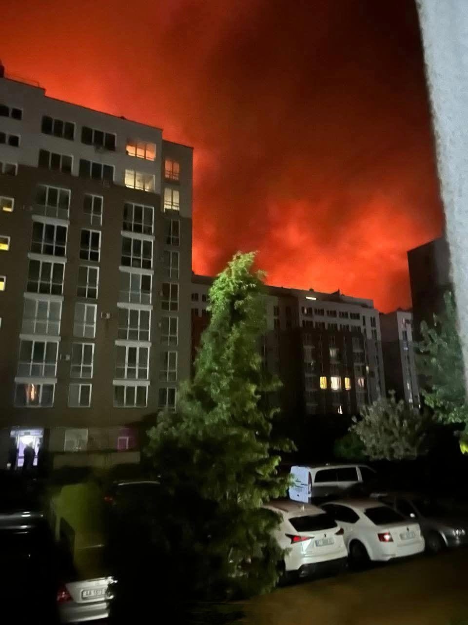 俄军发动最大规模空袭，基辅火光映红夜空，谷歌帮了俄罗斯大忙？当地时间18日凌