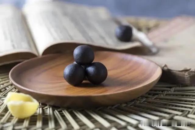 知柏地黄丸：阴虚火旺的“降火滋阴方”，这些改善信号要牢记大家好，我是陈大夫