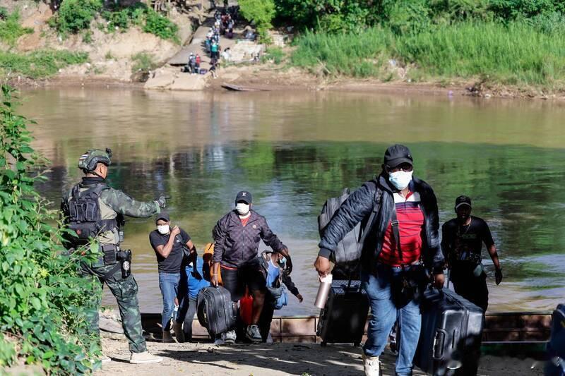 【缅甸扫荡KK园区引反效果千名诈骗人员逃亡反成“抢手货”】海外新鲜事缅甸军政