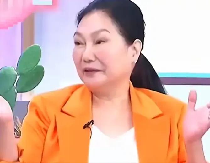 果然S妈最爱的只有钱，有消息称小S身体也出现了状况，黄春梅正比她写遗嘱，果然