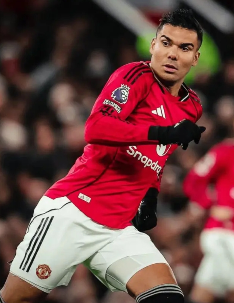 其实让卡塞米罗再多留一年也是好的，以曼联现在的排名不出意外的话，明年是可以踢欧冠