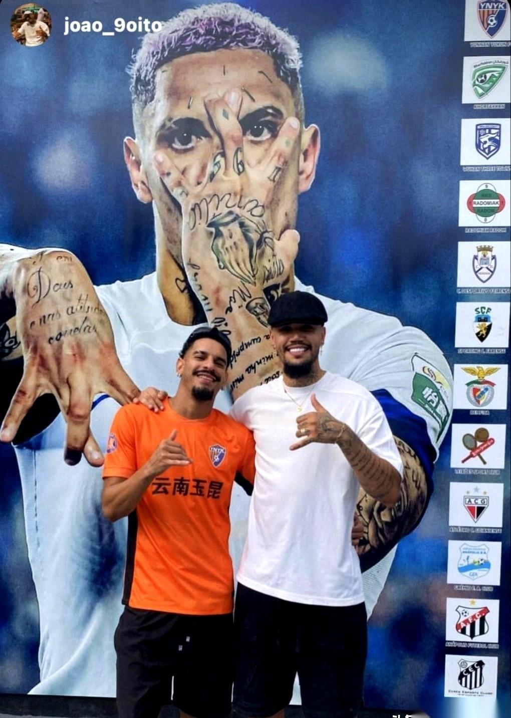 一个被球队解约的球员，最好的纪念，居然是来自前东家的一个瞬间。朋友把他当年在武