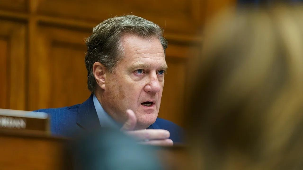 美国国会众议院情报委员会前主席、共和党人迈克·特纳坚信，俄罗斯和美国之间不可能存