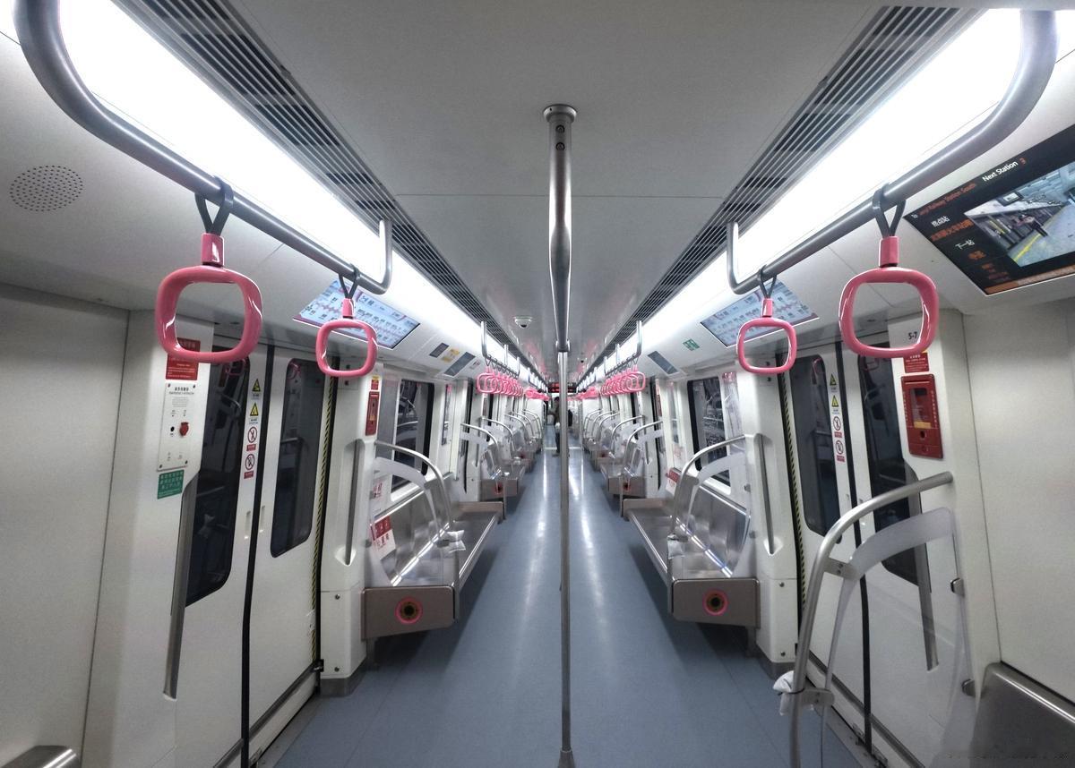 成都地铁新出的扶手座椅火了！网友拍手叫好喊话全国抄作业，这波操作到底戳中了啥？