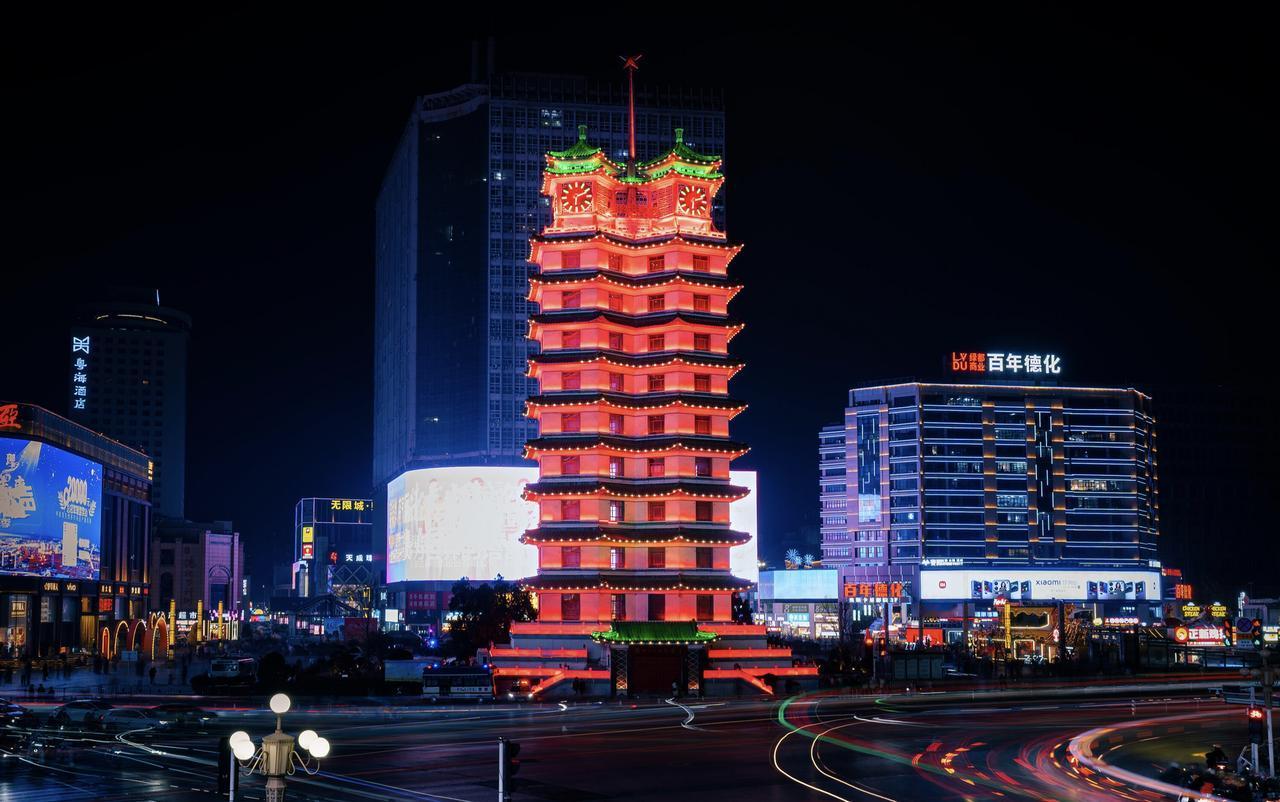想说句实话，大概率会被郑州本地人认同：二七塔真的是郑州最“冤”的宝藏地标。