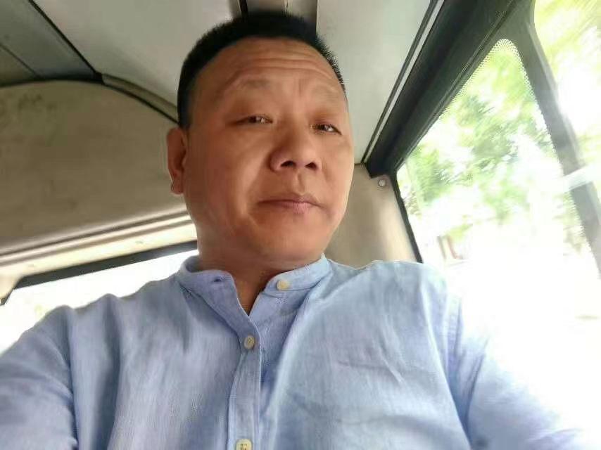 一个二婚家庭里，女人和自己亲生孩子的情感优先级，是超过婚姻的，甚至一方会把另一方