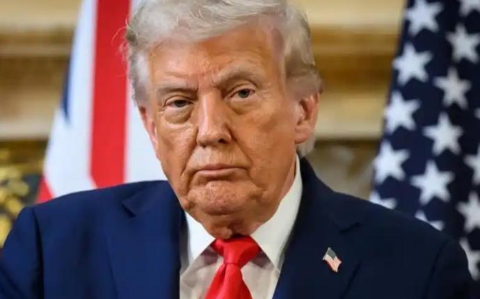 特朗普的确是个成功的商人！特朗普那句“中国要不要买美国武器”，直接把所有人都干沉