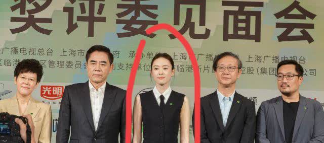 都说全靠老公，资历浅，当评委拉低了白玉兰的档次，大家真的错怪她了，不