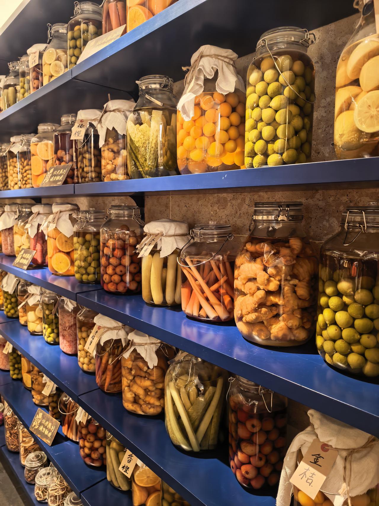 凡事都要争个输赢对错是一件非常没有必要的事。因为有可能你看似赢了，实则也是输。这