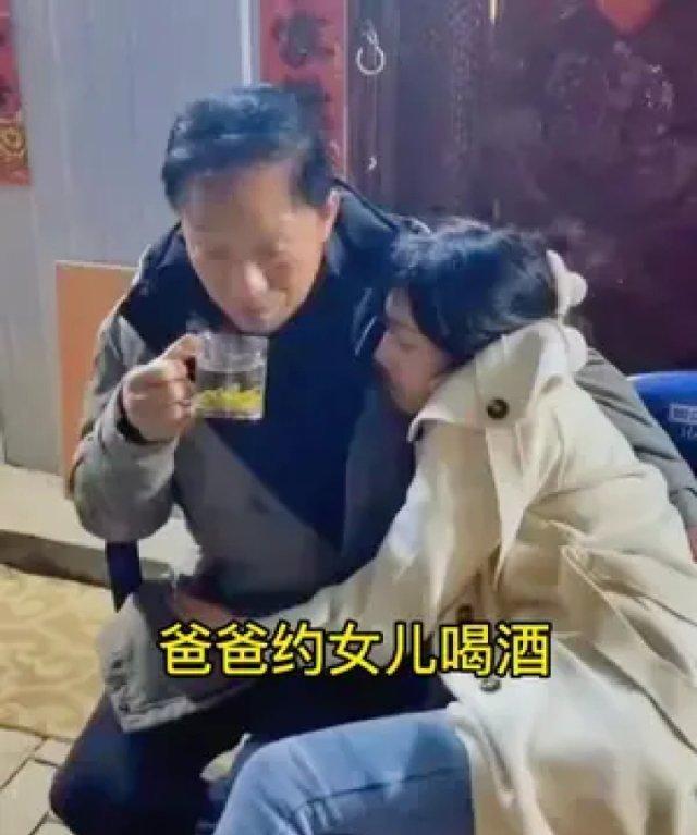 1位韩国爸爸带19岁女儿去夜店喝酒，使劲灌，直到女儿喝醉。小姑娘毫无防备，直接喝