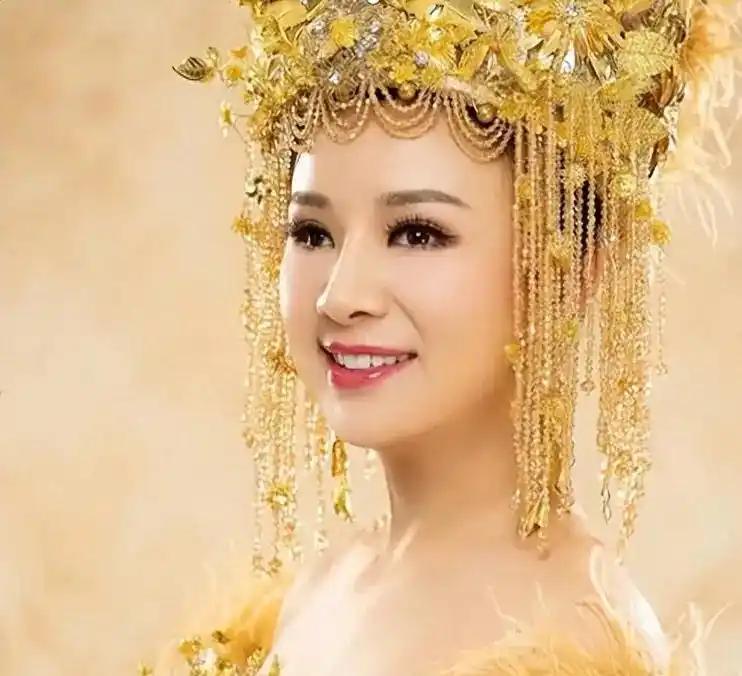 7年前，盲人女歌手刘赛不顾反对，倒贴嫁给农村穷小伙，如今丈夫成了她的骄傲 刘