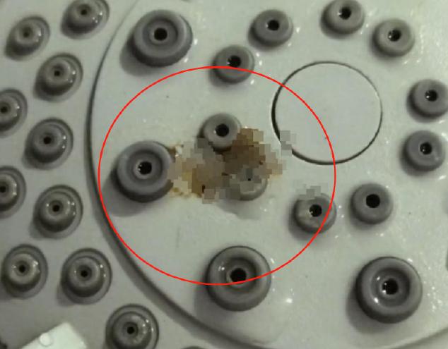 湖南长沙，夫妻俩去酒店里开房，想着浪漫一下就先去洗了澡，随后二人就亲密一番。完事