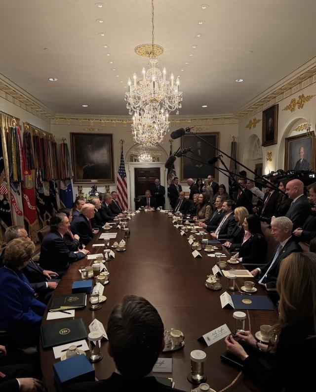 特朗普又口出狂言，这一次直接点名中方！1月30日，特朗普在内阁会议上：“我们真的