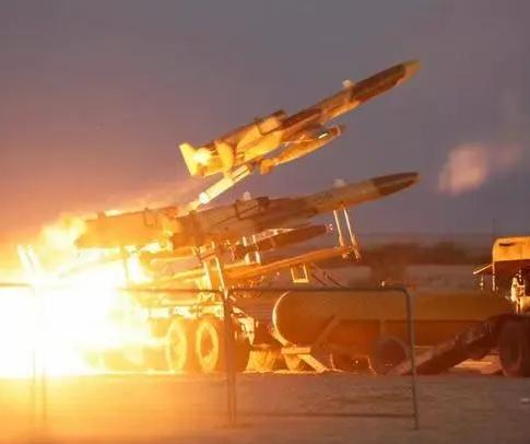 俄罗斯也出手了，向伊朗提供武器装备的支援，这也是俄罗斯有样学样！此前美国对乌克