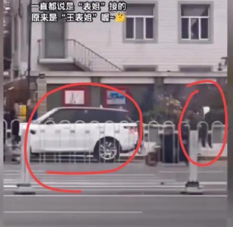 被我们这届网友笑死了网友跟在莎莎后面走了1公里，最后发了个朋友圈感叹：都说莎莎