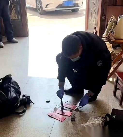 大过年的，碰上个贼，已经够晦气了。但碰上一个“懂礼貌”的贼，那简直是又好气又好