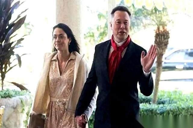 马斯克在一周内毫无预兆地跟齐利斯结束了感情。这位女高管刚晒出的9月24日短信截
