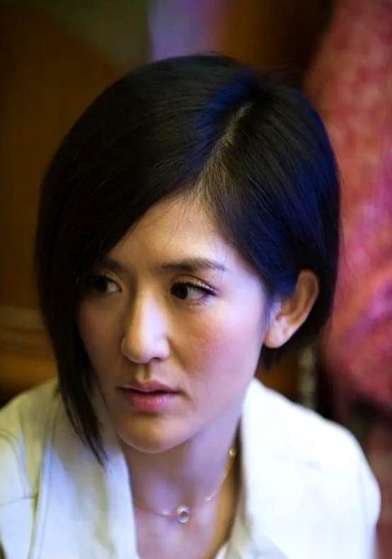 谢娜和包文婧那笔账，当年在网上，是真难看。一笔三万澳元的救急，还回来，包文婧手