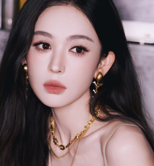 1.古力娜扎和张云龙分手了，两人见面机会少，张云龙父母催着他成家，古力娜扎不同