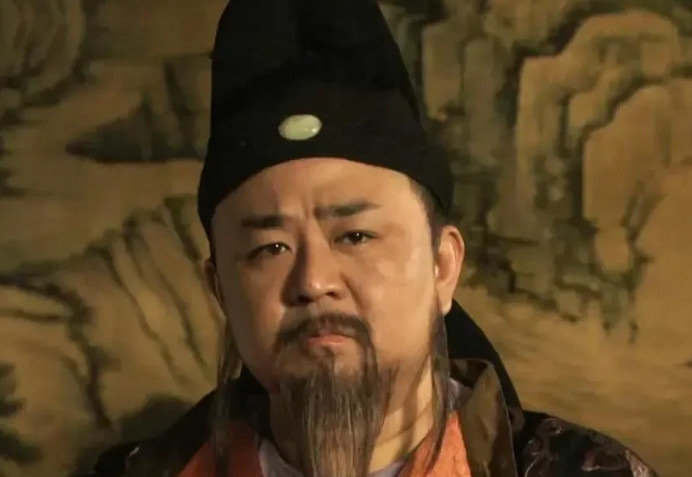 692年，在唐监狱里，来俊臣手拿盐水鞭，挥向了62岁的宰相狄仁杰。年迈的狄仁杰哪