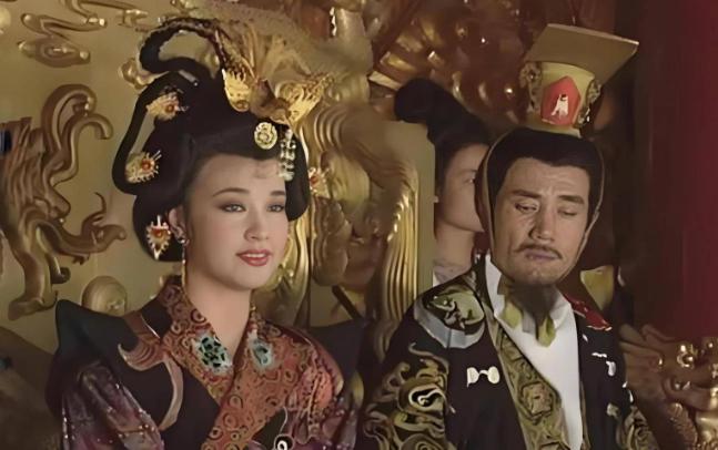 很多人以为武则天在李治活着的时候就已经为所欲为了。大错特错。李治在位那几十年，武