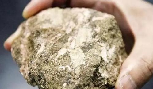 自从中国掌握住稀土命脉后，一个奇怪现象就此产生：越来越多的国家发现大量的稀土矿，