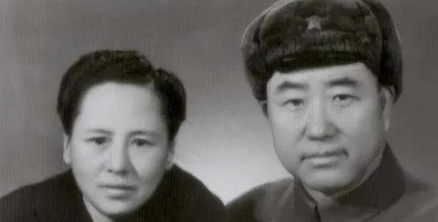 1950年11月，36军军长刘万春接到通知到北京参加会议，可是刚下车，就看到几名