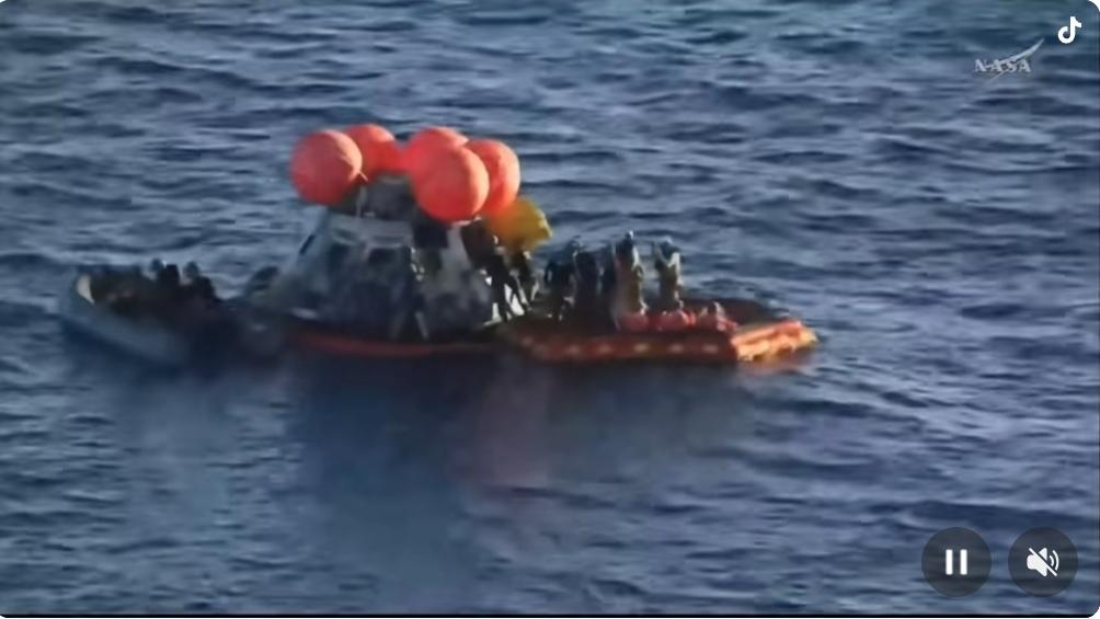 美国连掠月都要造假为什返回舱气球的颜色变幻莫测？一会儿是红色？一会儿是黄色