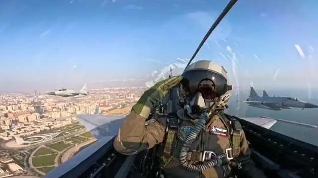 阿塞拜疆枭龙3入列2024年2月，双方签署16架战机采购协议（价值16亿美元）