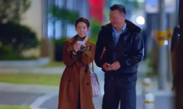 《淬火年代》中的钱宏英（高露饰）‌，是个不讨喜的角色。她是钱宏明的姐姐，为弟
