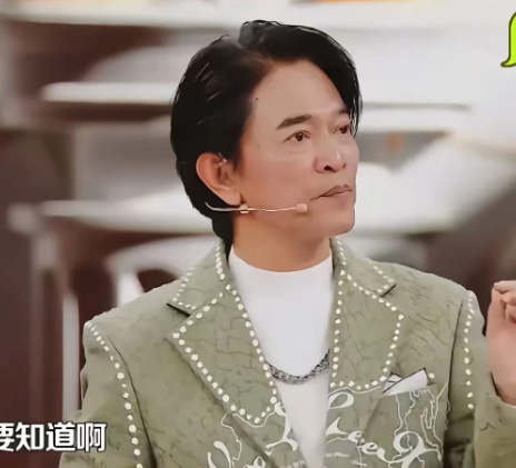 这个家伙面相变得非常差，纯粹是因为私人恩怨在网上公开讨伐，落井下石的人，本来喜欢