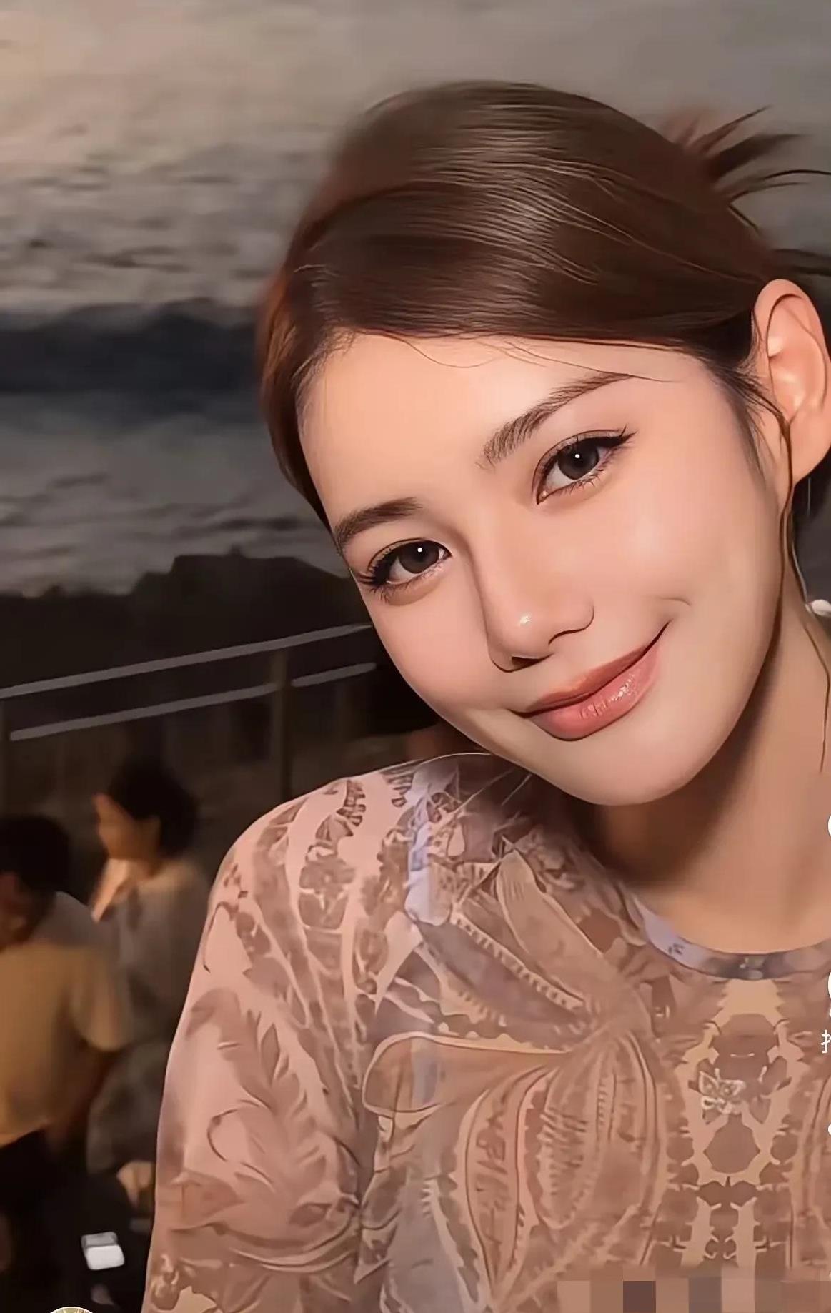 马筱梅别的不说比如人美心善情商高比如对老公对婆婆对孩子甚至是对同事和孩子