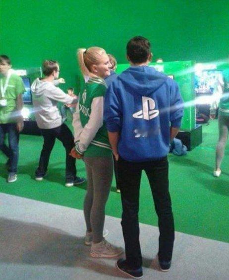 【Xbox和PS互换大作后，Xbox晒“世纪大和解”梗图】Xbox和PS平台昨日