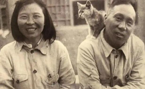 1935年，贺龙见到27岁的女部长李贞，开口说的第一句话就是：长征路上太艰难，我