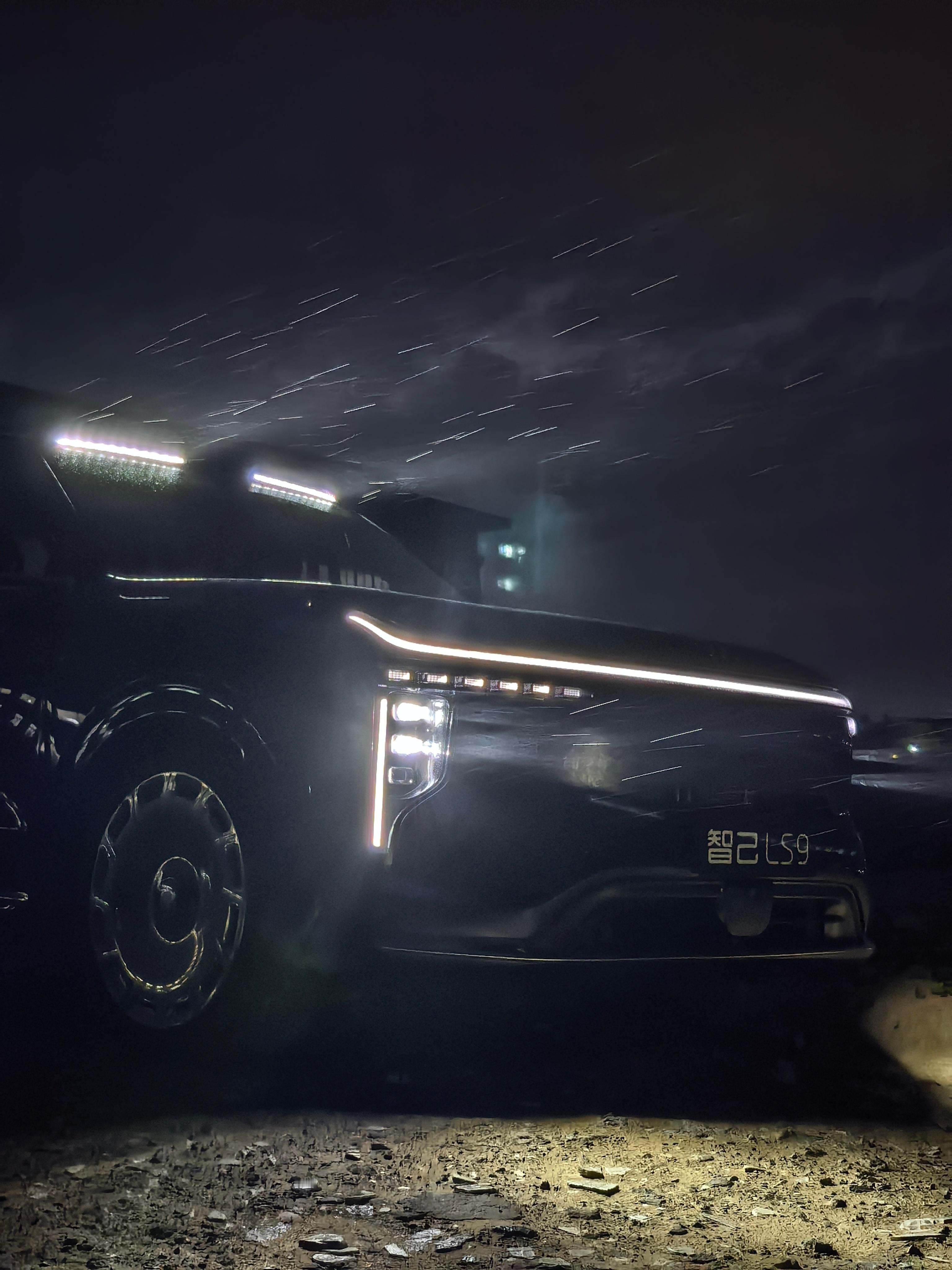 五年前买的房子已经跌了100万乐观一点，现在再买房子，比五年前便宜100万。所以