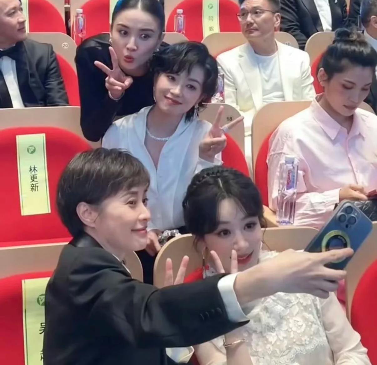 今晚参加白玉兰的杨紫目的不是为了拿奖也不是为了宣传《国色芳华》第二部，而是来